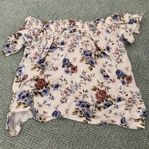 Off-the-shoulder floral top!